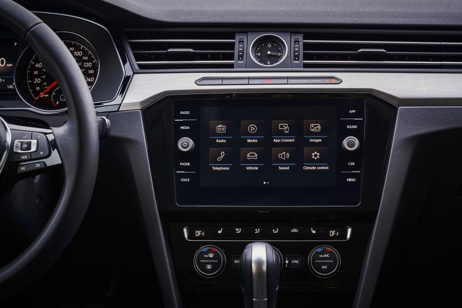 Детали интерьера Volkswagen Arteon 4Motion 2018 года  (NA) (фото 20 из 41)